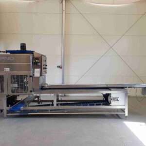 Widok z boku na przemysłową szypułczarkę do truskawek PND DF-12